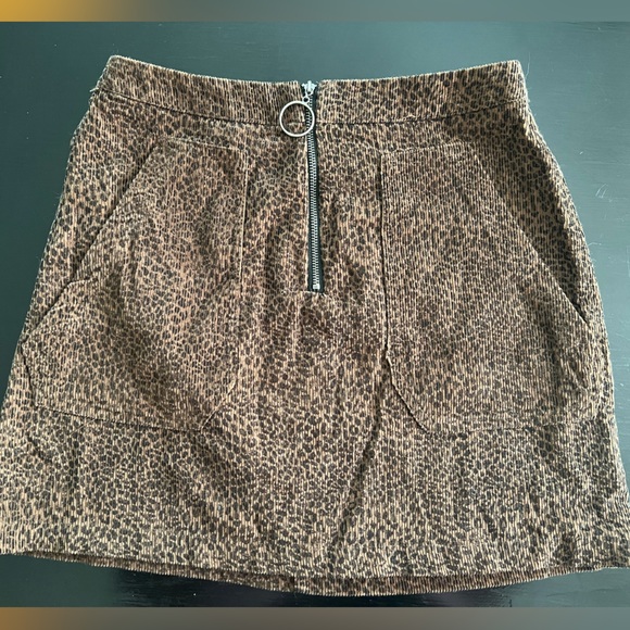 📦✨3/$24 • Wild Fable Cheetah Print Corduroy Zipper Skirt w Pockets - Picture 2 of 6